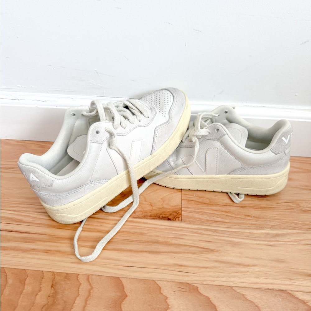 Veja Women’s / Kids V-10 in Gravel Whote